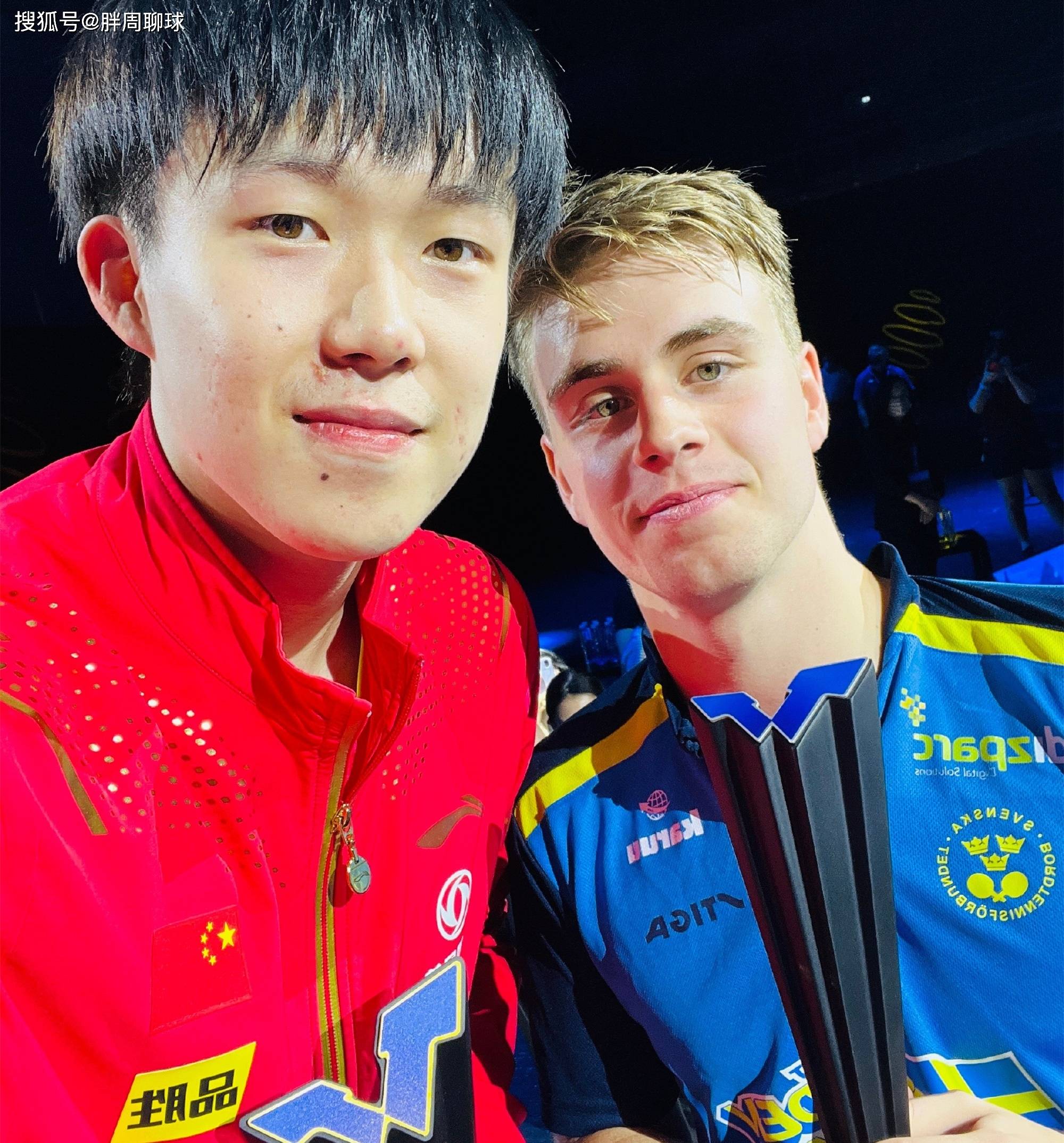 德罗巴重返赛场,比赛局势复杂首场状态出色,中国队观众沸腾!观众掌声雷动 德罗巴重返赛场,比赛局势复杂首场状态出色,中国队观众沸腾!观众掌声雷动